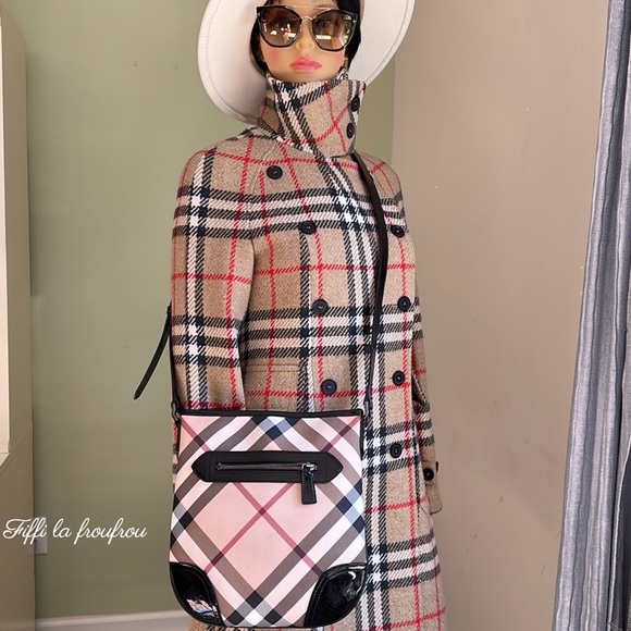 Authentic Burberry crossbody - Picture 11 of 15
